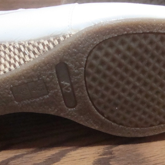 Aerosoles A2 White Leather Sandal Wedge Heel size 9 - Picture 4 of 4